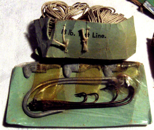 fil de pêche et hameçon au sein du kit E-17