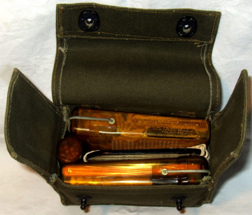 kit de survie de type E-17 WW2 vue extérieure